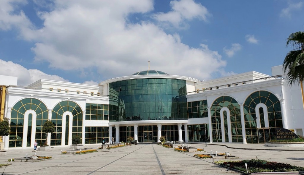 SERDİVAN BELEDİYESİ BİNASI